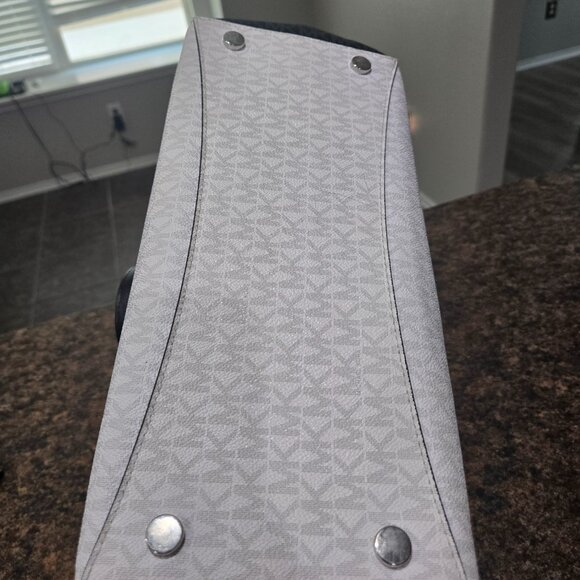 Michael Kors Purse - Picture 4 of 4